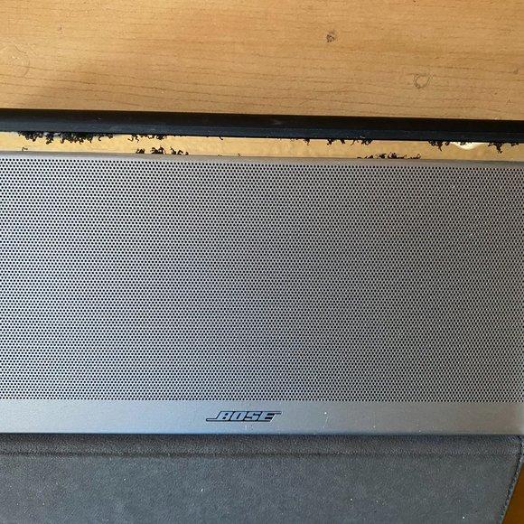 Bose soundlink Bluetooth Mobile speaker - Leather - ( READ ) - Picture 9 of 9